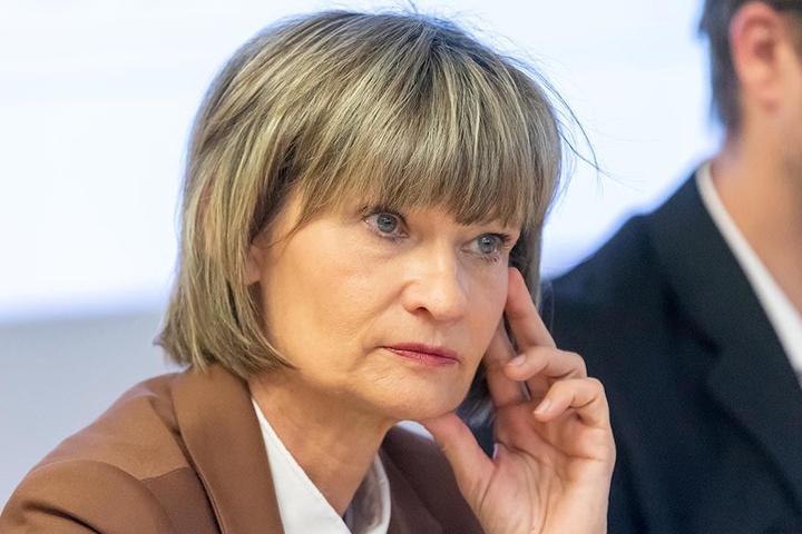 Auf der Einwohnerversammlung gab die Stadtspitze um OB Barbara Ludwig (56, SPD) erstmals bekannt, dass der Garagenstandort an der Charlottenstraße wackelt.