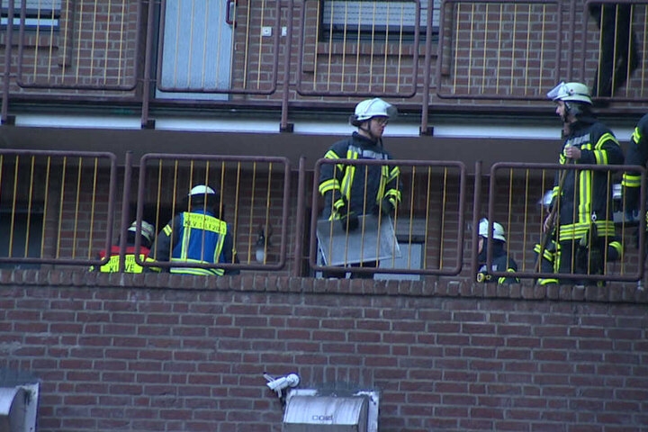Die Kameraden der Feuerwehr beim Einsatz.