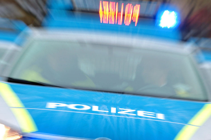Zeugen sind dazu aufgerufen, sich bei der Polizei zu melden (Symbolbild).