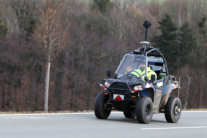 Markus Löffler (28) ist mit seinem ungewöhnlichen Auto im Erzgebirge, Vogtland, Zwickau und Chemnitz unterwegs.