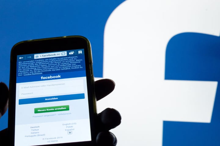 Facebook muss ein Profil trotz heftiger Aussagen über Flüchtlinge wieder freigeben. (Symbolbild)