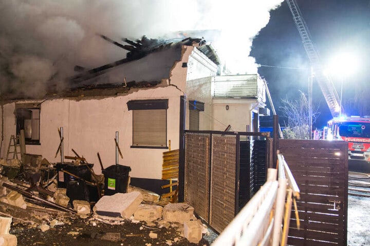 Teile des Dachstuhls stürzten durch den Brand ein.