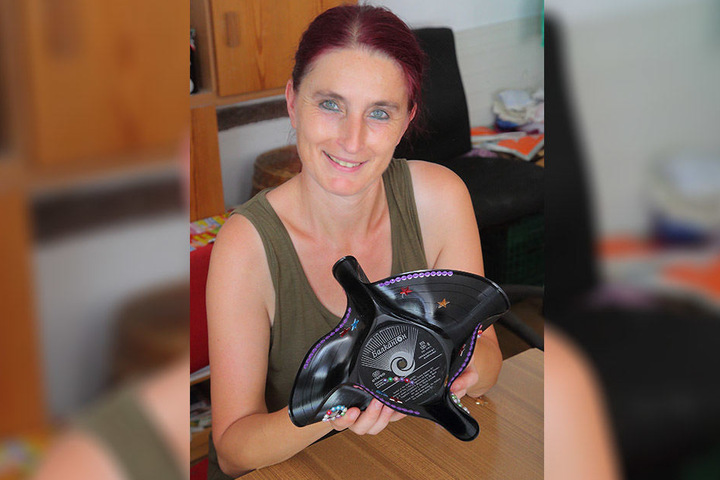 Aus alt mach neu: Karola (49) hat gestern im "Haus der Begegnungen" diese formschöne Schale gebastelt.