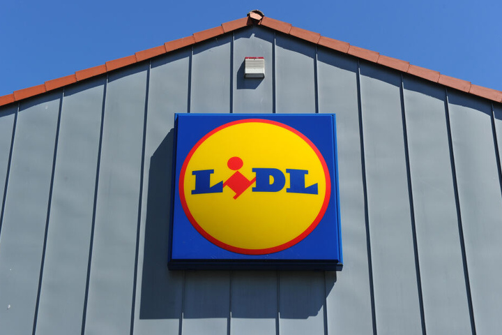Ein Schild an einer Lidl-Filiale des Lebensmitteldiscounters.