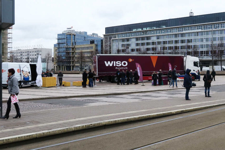 Auf dem Leipziger Augustusplatz macht das Team von "WISO" Halt.