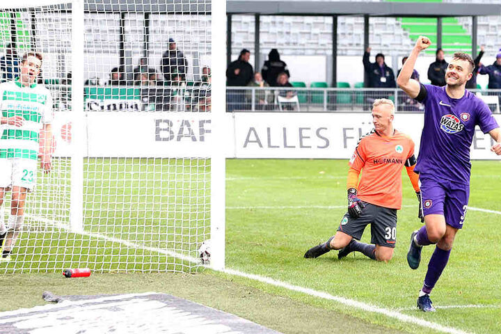 Die "Veilchen" bejubeln einen von fünf Treffern gegen die SpVgg Greuther Fürth, den diesjährigen Auftaktgegner des FC Erzgebirge.