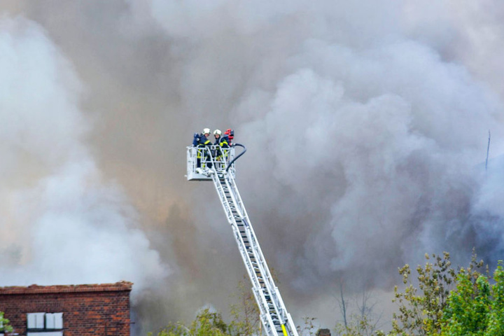 Seit fast einer Woche sind die Feuerwehrkräfte im Einsatz.