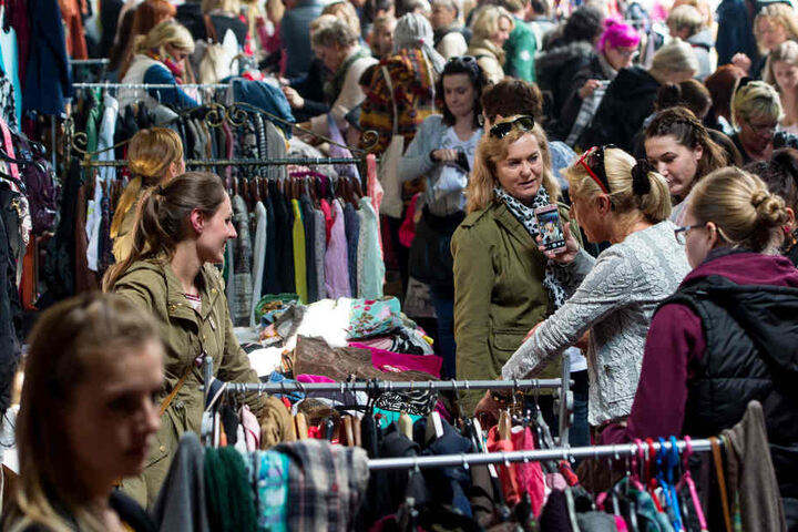 Bei dem Kinderflohmarkt kommen können natürlich auch Erwachsene tolle Dinge mit nach Hause nehmen (Symbolfoto).