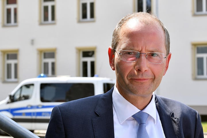 Innenminister Markus Ulbig (CDU) will nicht auf die Verbotszonen als Mittel der Eskalation verzichten.