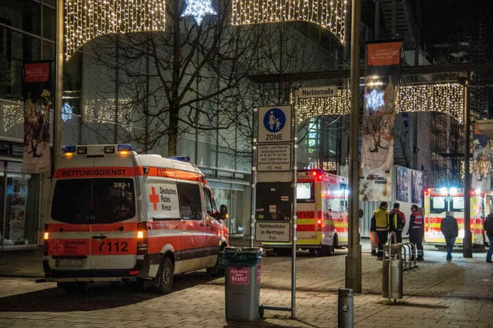 Bisher ist nicht bekannt, wer die Täter sind und welchen Hintergrund die Tat hatte.