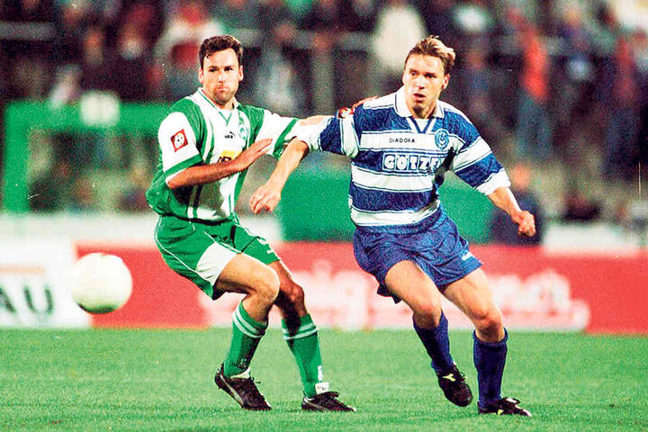 Vor 20 Jahren jagte
Horst Steffen (r., links
Bremens Andree Wiedener)
in der Bundesliga
dem runden
Leder hinterher.