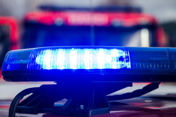 Die Frau wurde vom Stein schwer verletzt.