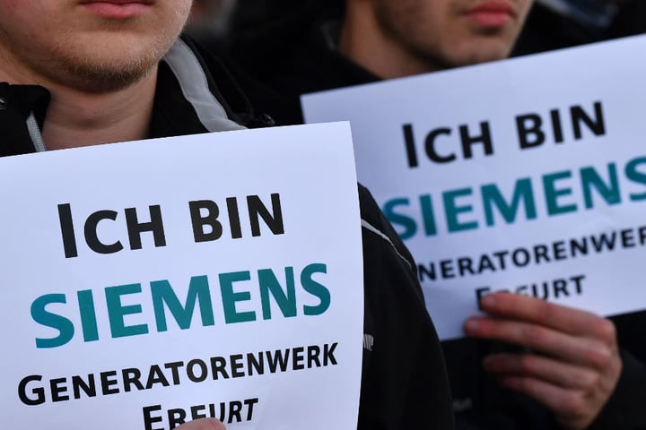 "Hinter jedem Menschen eine Familie" - so die Ansage der Siemens-Mitarbeitern in Richtung Konzernspitze.