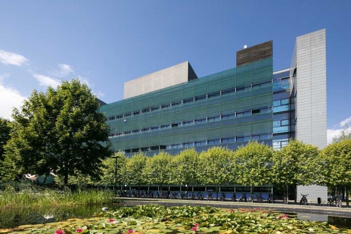 Laut Staatsanwältin versuchte Peggy ihren Arbeitgeber, das
Max-Planck-Institut für molekulare Zellbiologie und Genetik, zu betrügen.