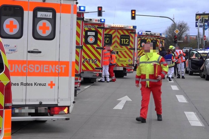Der Rettungsdienst versorgte die Verletzen.