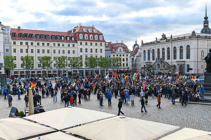 PEGIDA hatte sich am Montag auf dem Dresdner Neumarkt versammelt.