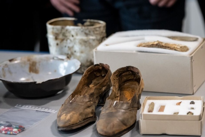 Man hat mehr als 400 Fundstücke an drei Tatorten im Arnsberger Wald gefunden.