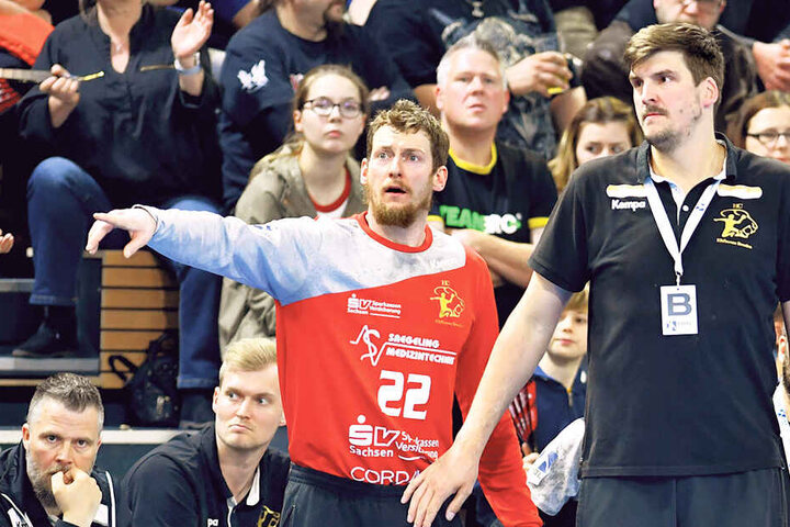HCE-Coach Rico Göde (r.) und Torhüter Mario Huhnstock wissen, dass es gegen Emsdetten nicht einfach wird.