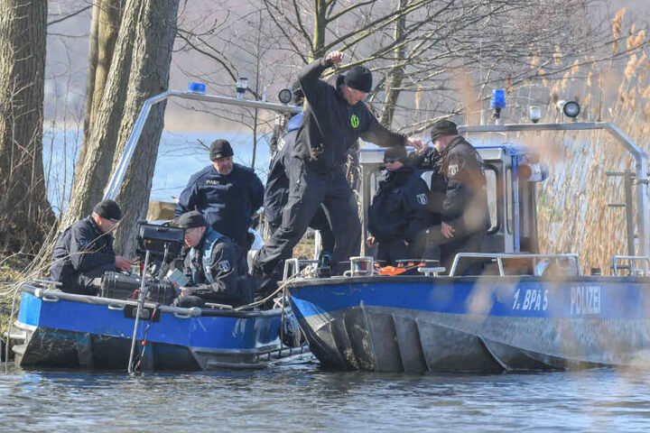 Die Polizei hat ihre Suche nach Rebecca fortgesetzt. Im Einsatz sind auch Polizeitaucher aus Berlin.