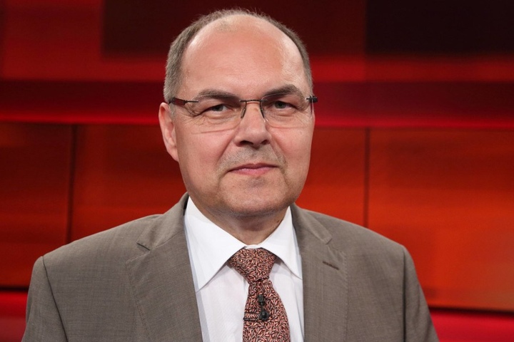 Schmidt meint, die Produkte dürften nicht fälschlicherweise suggerieren, dass sie echtes Fleisch beinhalten.