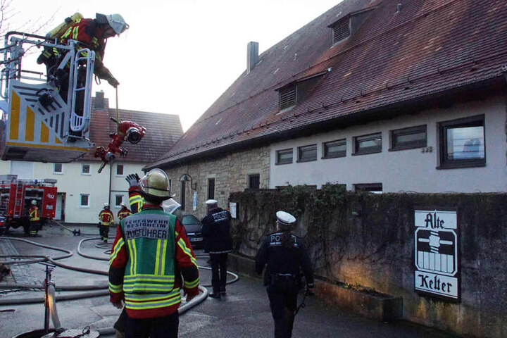 Insgesamt waren 40 Floriansjünger und mehrere Polizeistreifen im Einsatz.