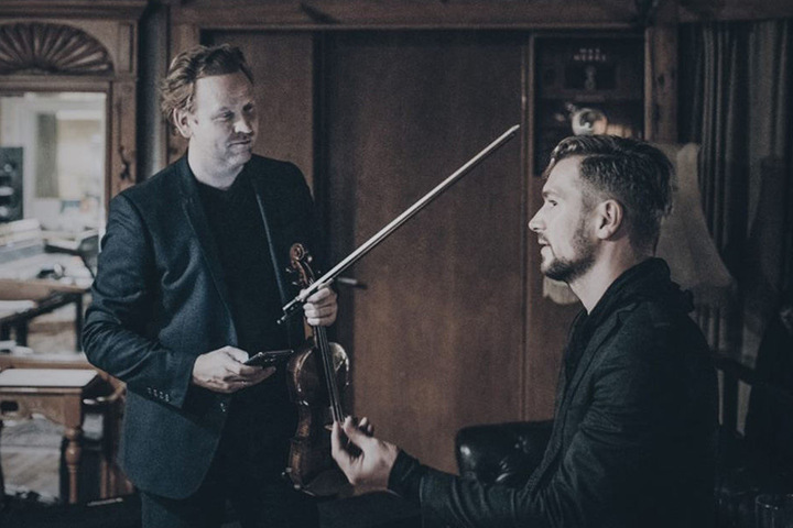 Für die Akustikversion seiner Single "Wall" holte sich Räuber den Star-Geiger Daniel Hope (44) zur Unterstützung.