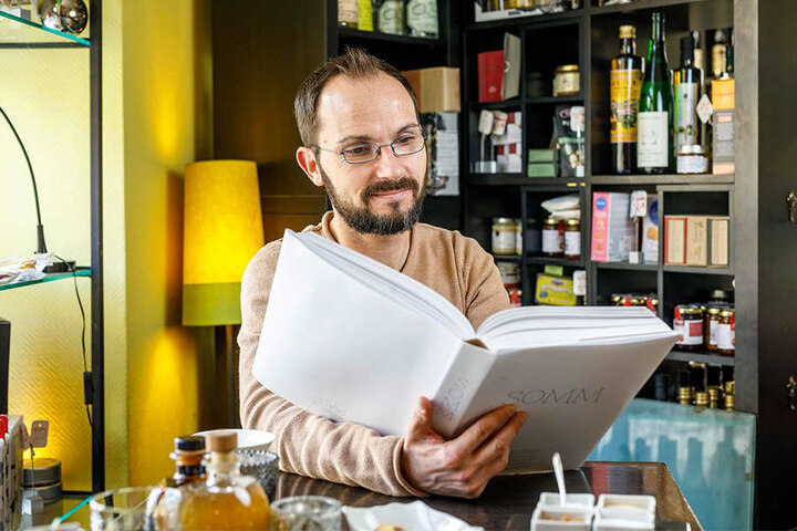 Der Sommelier Silvio Nitzsche betreibt in Dresden die "WeinKulturBar".