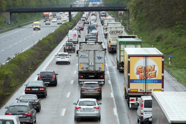 Die Autobahn 4 wurde in Fahrrichtung Westen voll gesperrt (Symbolbild).