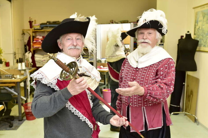 Karl Ramm (75, r.) hat seine Rolle als Johann Georg I. an Walter Gutmann (60) übertragen.