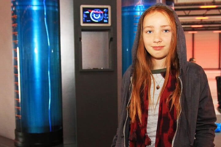 Ruby M. Lichtenberg (12) spielt die kleine Superheldin "Sue".