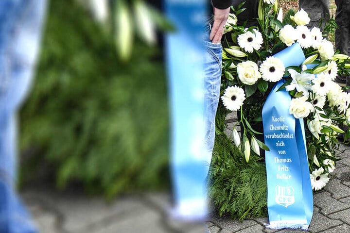 Unter anderem auf einem Blumengedeck von Kaotic Chemnitz war auch ein Vereinslogo vom CFC zu sehen.