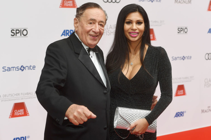 Nach der Trennung von Cathy "Spatzi" Lugner traf er sich wieder mit seiner Ex-Freundin Nina "Bambi" Bruckner.