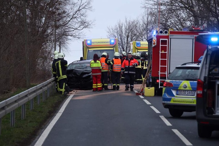 Feuerwehr, Krankenwagen und Polizei sind noch vor Ort.
