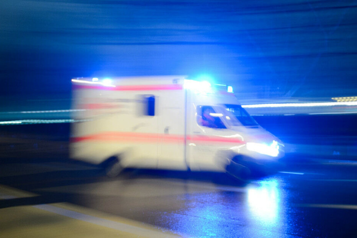 Der Mann kam mit Kopfverletzungen in ein Krankenhaus. (Symbolbild)