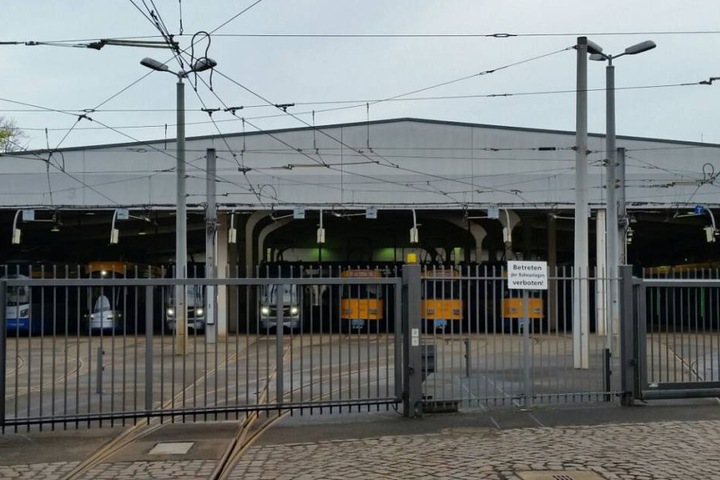 Die Tram fährt voraussichtlich frühestens 14 Uhr wieder.