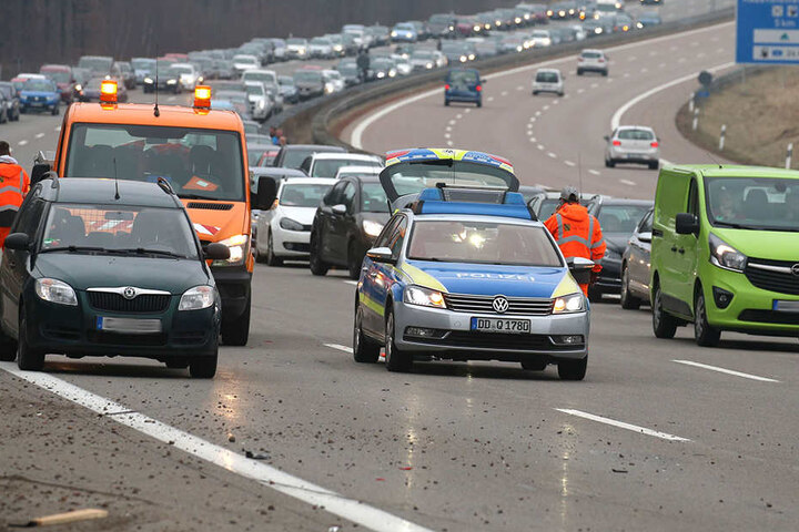 Durch eine kurze Vollsperrung bildete sich auf der A4 ein Stau.