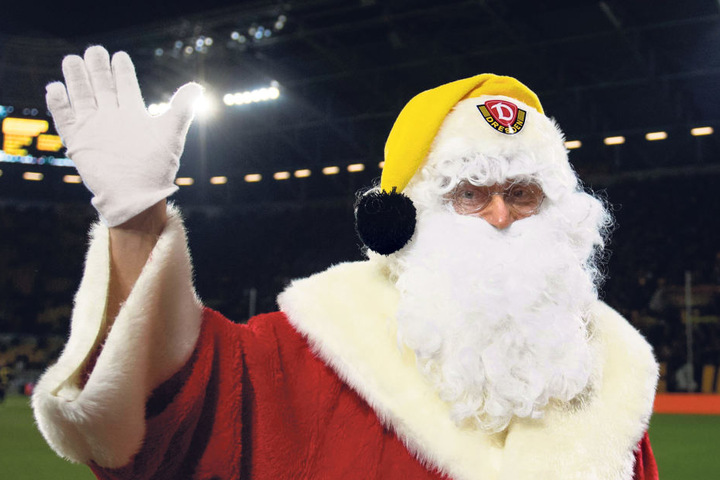 Das Beweisfoto: Sogar der Weihnachtsmann ist Dynamo-Fan...