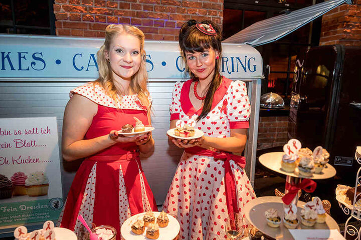 Mit süßen Häppchen versorgte „Miss Fein“ die Gäste auf der After-Show-Party
im Erlwein-Capitol.