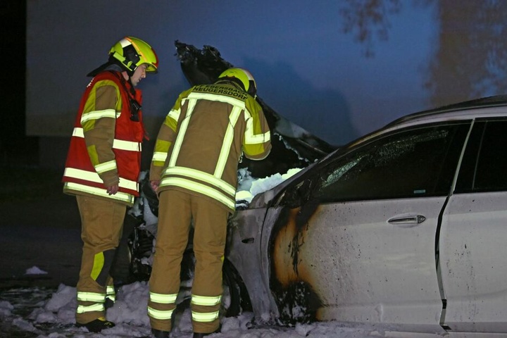 Das Auto erlitt durch den Brand ein Totalschaden.