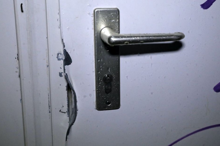 An zwei weiteren Containern sicherten die Ermittler Einbruchsspuren.