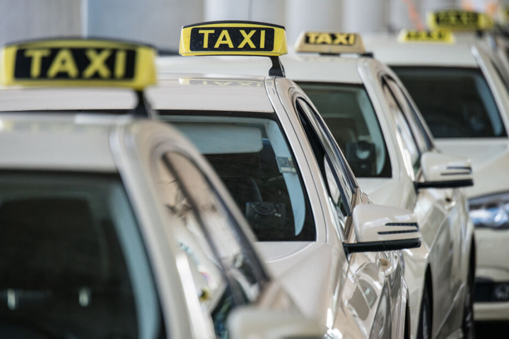 Eine Routinekontolle wurde dem Taxifahrer zum Verhängnis. (Symbolbild)
