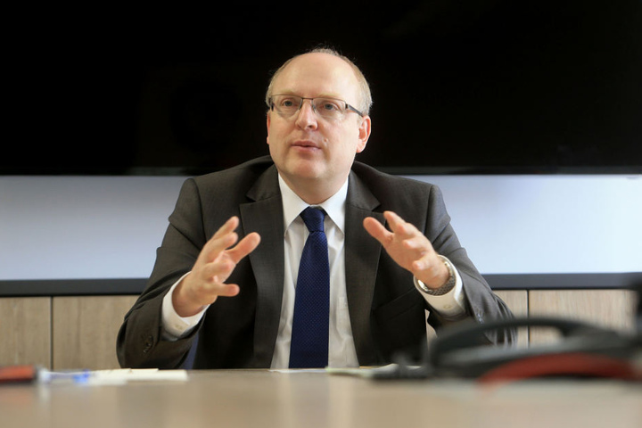 Herr des Geldes: Kämmerer Sven Schulze (45, SPD) will im Dezember den Zweijahreshaushalt unter Dach und Fach haben.