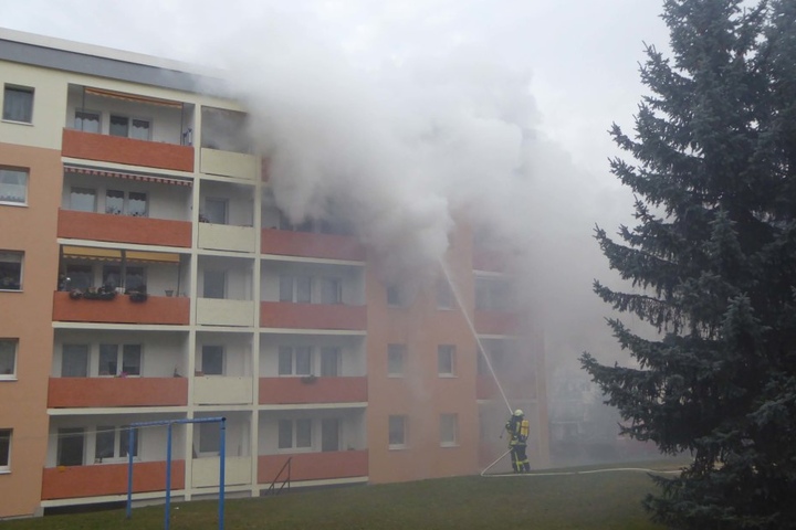 Der Brand war im vierten Stock des Mehrfamilienhauses ausgebrochen.