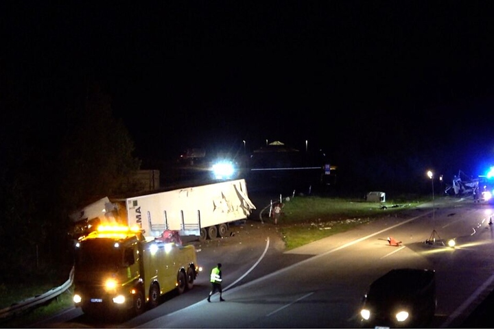 Insgesamt sechs Fahrzeuge waren in den Unfall verwickelt.