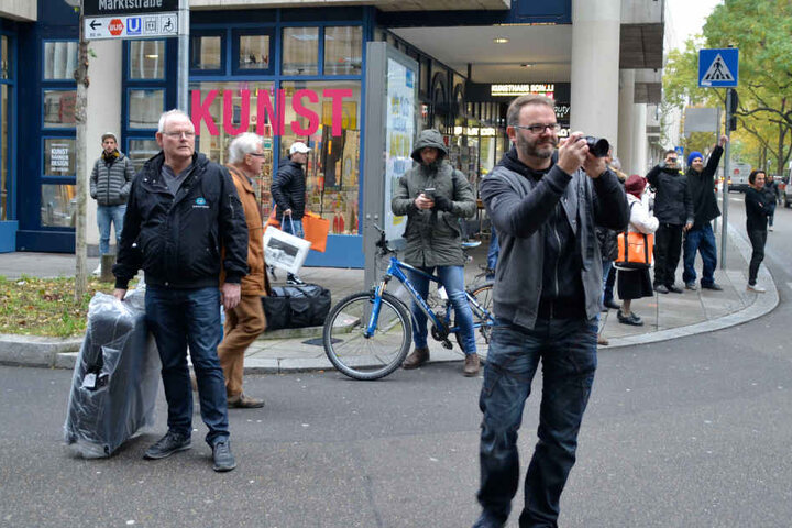 Die Aktion sorgte für Aufsehen. Fotoapparate und Handys wurden gezückt.