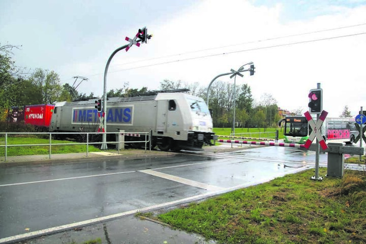 An diesem Bahnübergang verlor der Radler sein Leben.