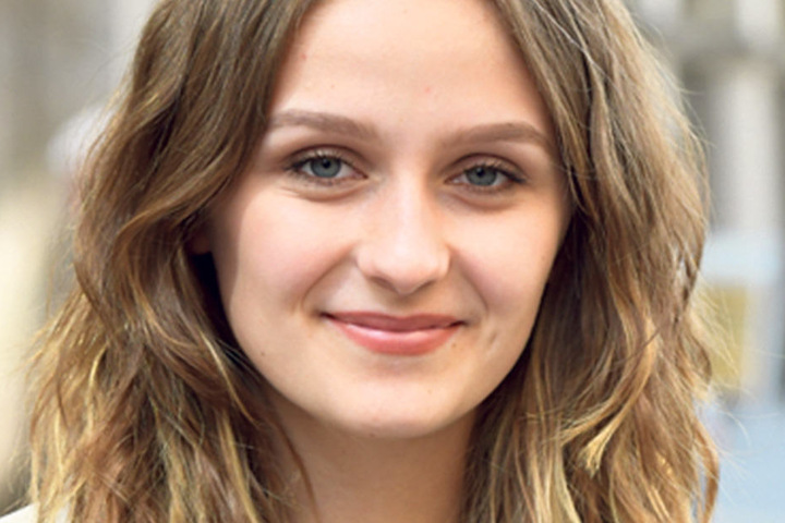 Sina
Schneider
(19), Studentin
in Bamberg,
ist sich
sicher, wo sie
das Kreuzchen
setzen
wird: „Ich
wähle die Grünen. Ich finde es
sehr gut, dass sich die Partei
um den Naturschutz kümmert.
Das sagt mir zu.“