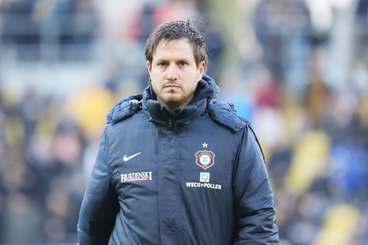 Aue-Coach Hannes Drews muss seine erste kleine Krise bewältigen.