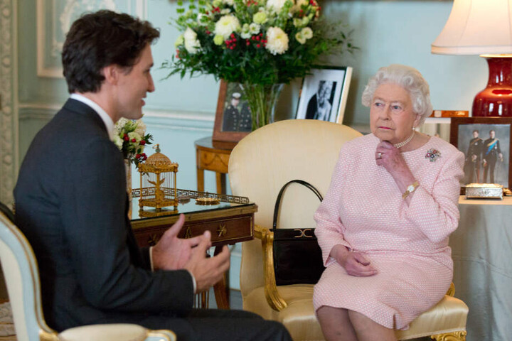 Justin Trudeau, Premierminister von Kanada, traf sich am Dienstag mit Königin Elizabeth II. zu einer Privataudienz im Buckingham Palast. Seiner Ansicht nach sind noch wichtige Frage zu Meghans und Harrys Umzug offen.