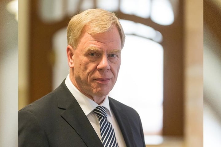 Lässt schon mal "vorfeiern": Finanzminister Georg Unland lädt am 23. August zur "Bauabschlussfeier".
